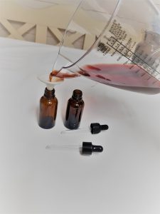 Perikumtinktur (johannesurt) på pipetteflasker