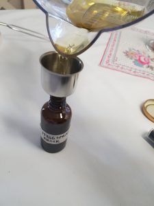 Tapping av rylliktinktur til myggspray